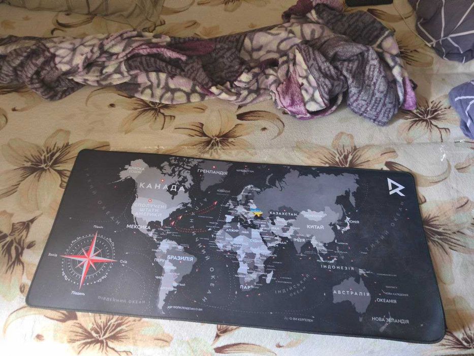 Продам Игровой Коврик карта мира 900 x 400 x 4 мм б/у