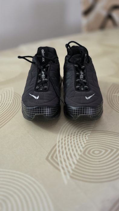 Nike Air MX-720-818 "Triple Black
​Este tênis é uma fusão futurista que combina elementos do clássico Air Max 98