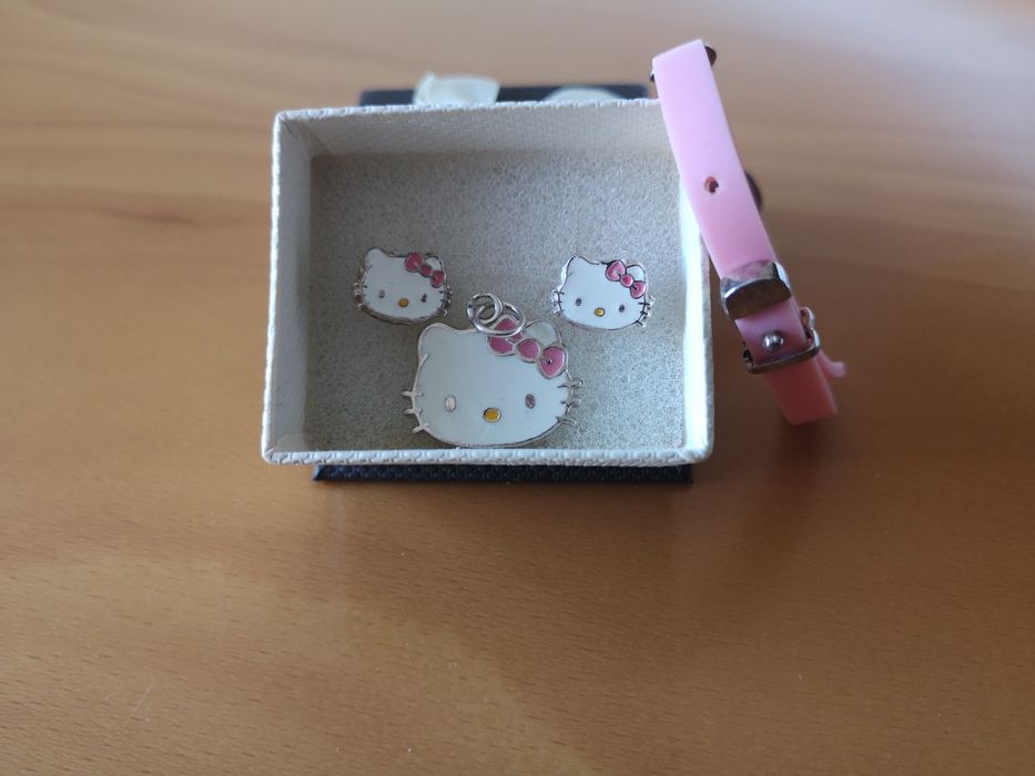 Conjunto de brincos + pendente + pulseira em prata da Hello kitty