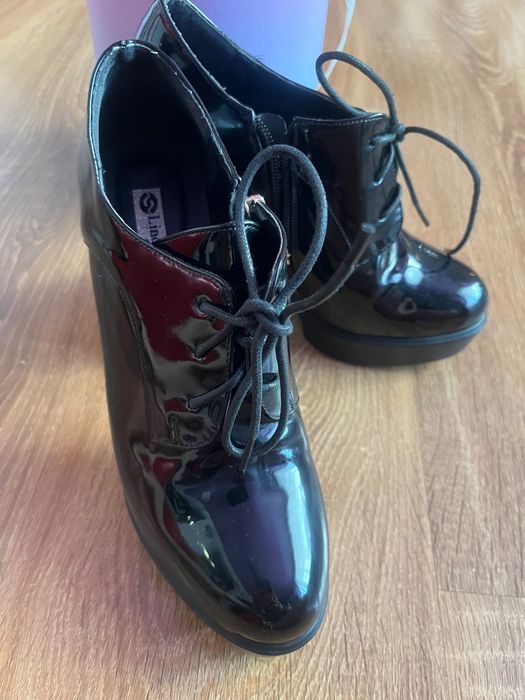 Продам туфлі в новому стані