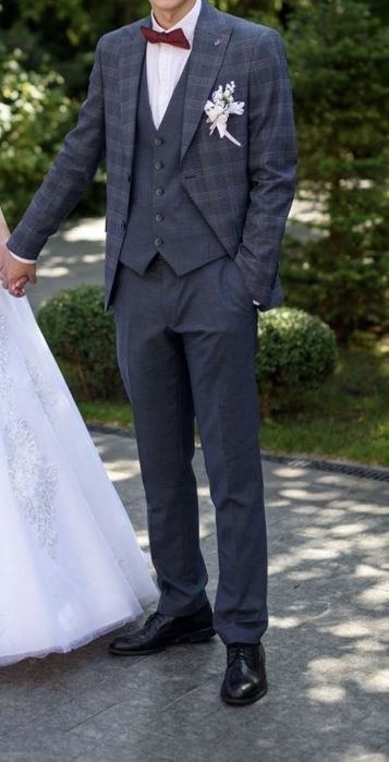 Костюм трійка,дуже гарної якості,штани потрібно підложити