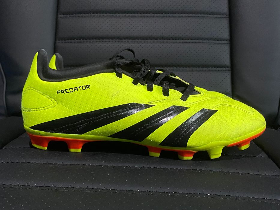 Adidas Predator 37 (23cm) buty piłkarskie korki