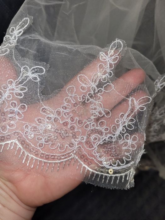 Welon dwuwarstwowy pięknie zdobiony + Gratis ozdoby do włosów