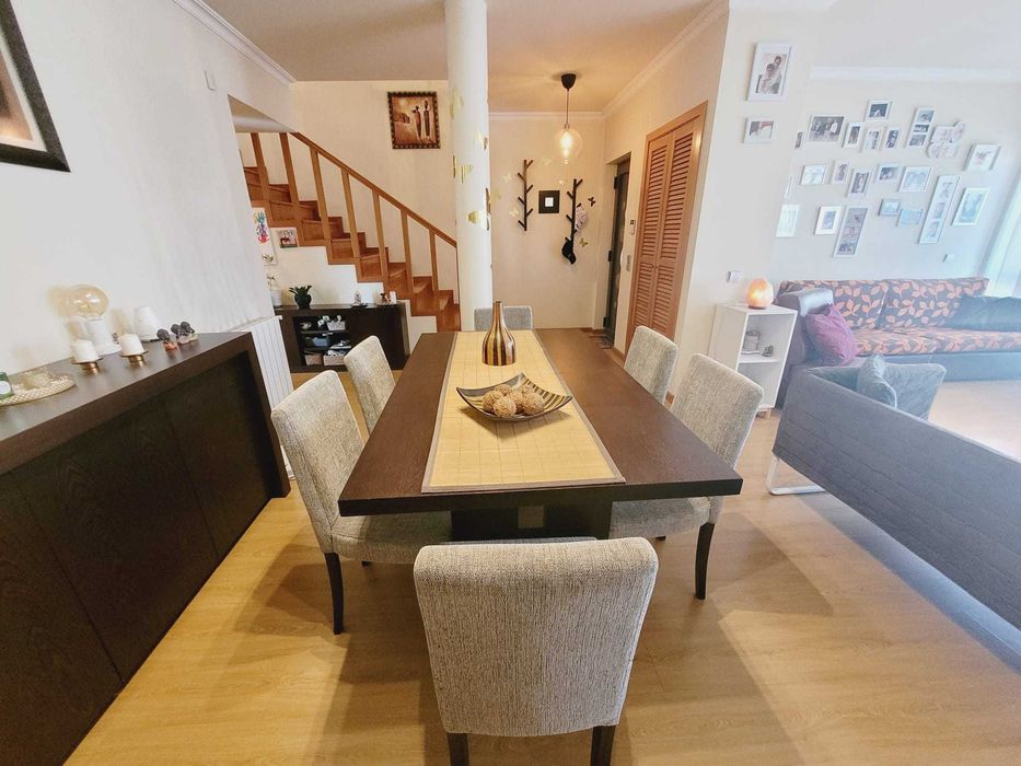 Mesa Extensível e Cadeiras como novas