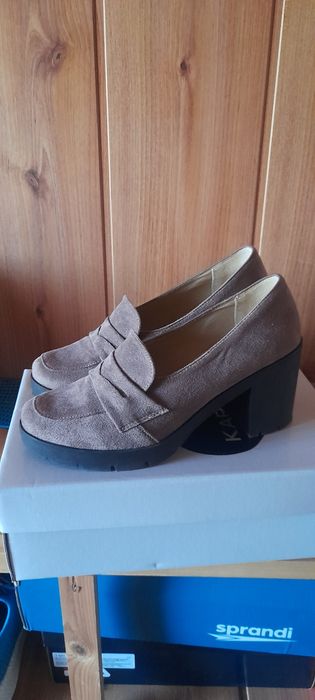 Buty damskie zamszowe na obcasie