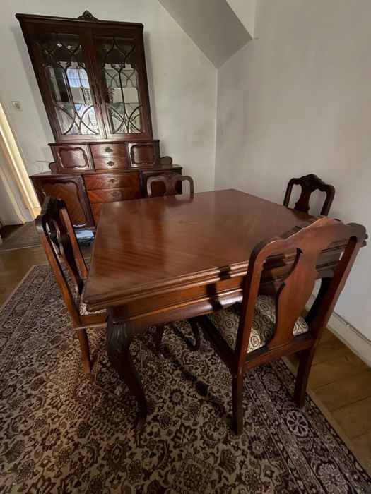 Mesa de jantar com cadeiras