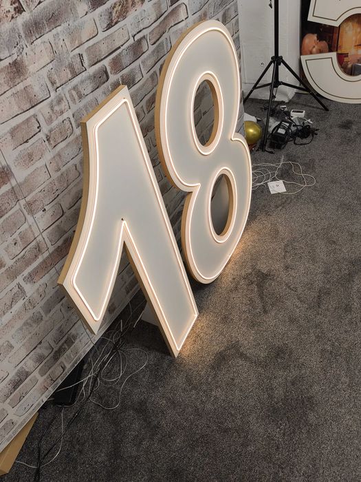 18 cyfra led  neon