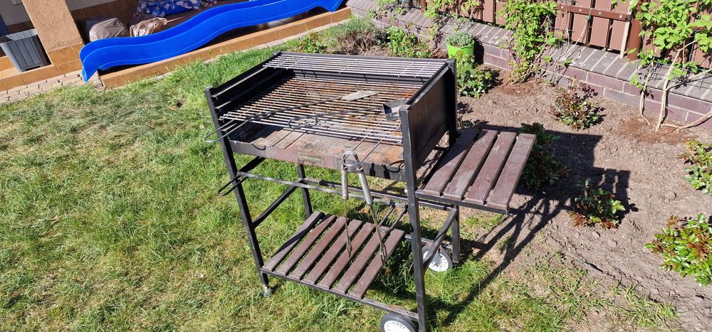 Grill ręcznie robiony. MAJSTERKLEPKA.