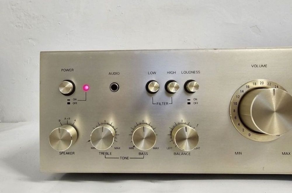 Hi- Fi Wzmacniacz stereo Magnum 2000.