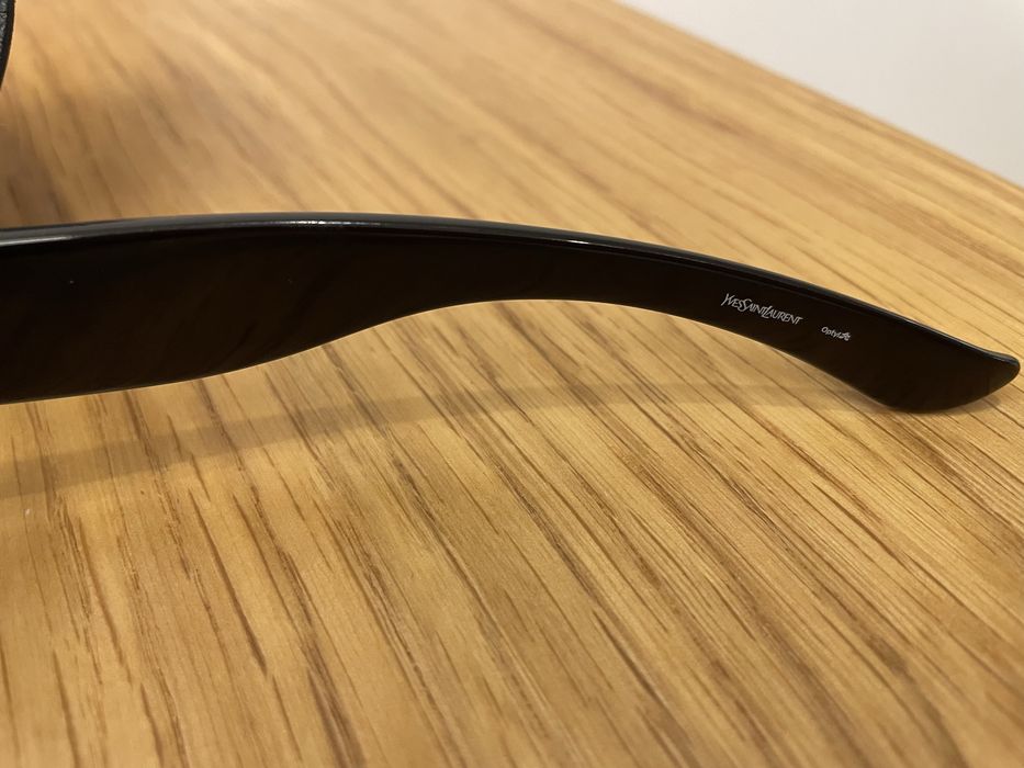 Óculos de sol de homem da Yves Saint Laurent