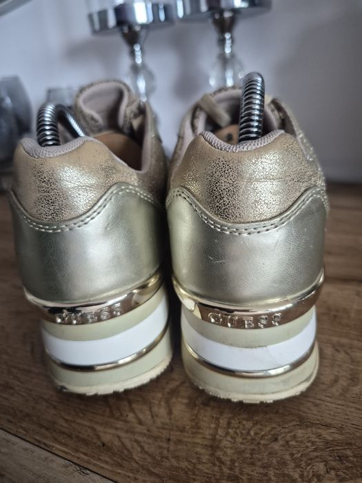 Buty sneakers Guess z modelu Dealy 41