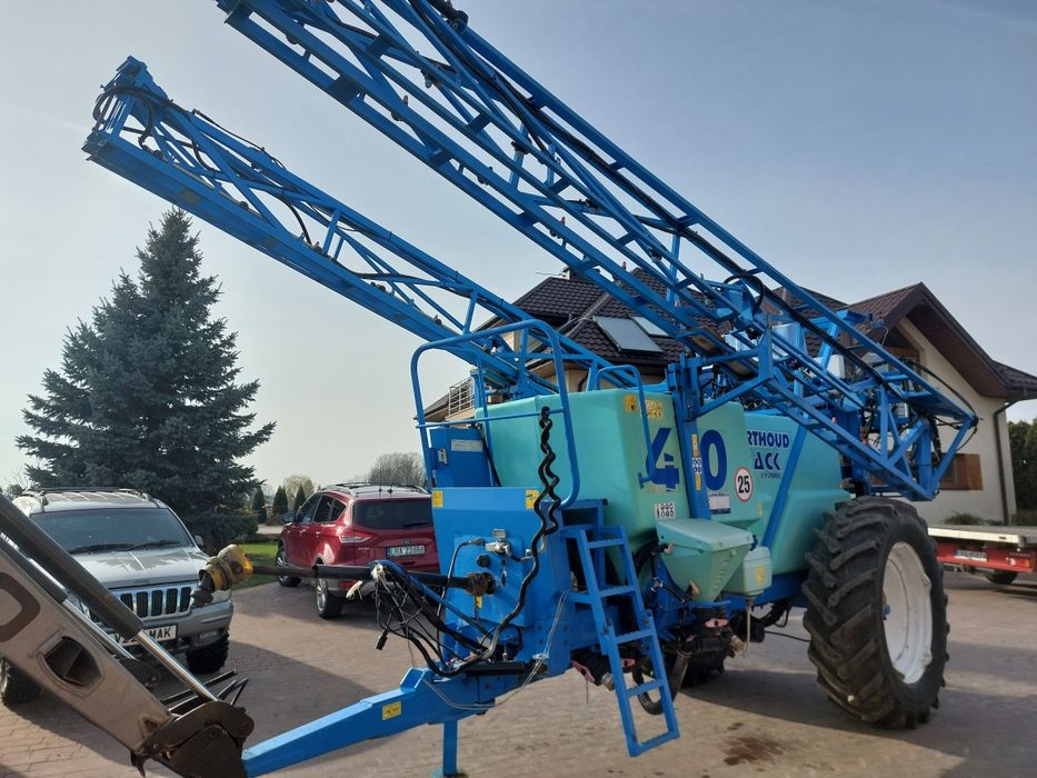 Opryskiwacz Berthoud Mack 40 2002r.24/21m