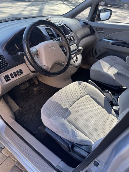 Mitsubishi Grandis 2,4 газ,автомат