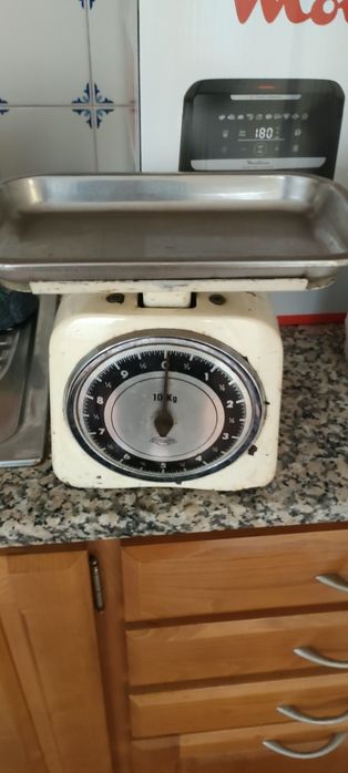 Balança antiga a funcionar