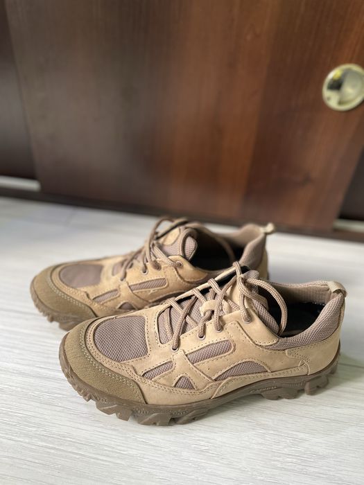 Кроссовки Undolini р. 42