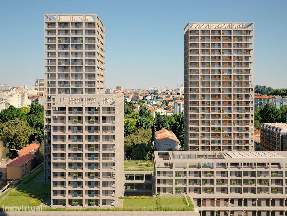 Luxuoso Apartamento T2 com Vista Mar em Bonfim, Porto