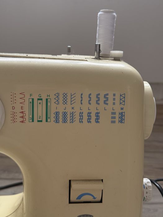 Швейна машинка Victoria