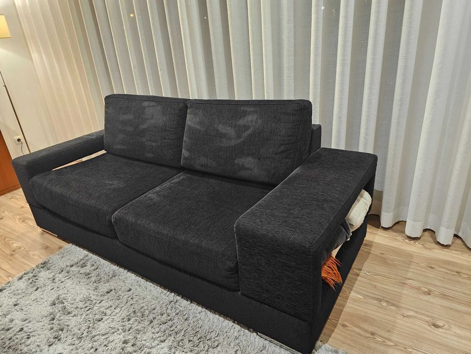 Sofa preto de excelente qualidade