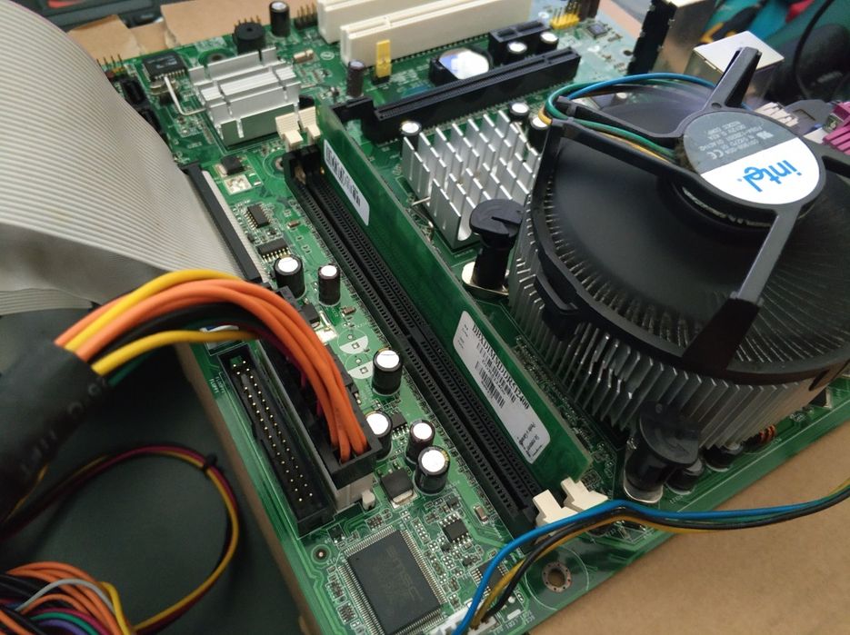 Intel D101GGC Socket 775 + Pentium D 935 3.2GHz + 512Mb DDR64730171508610122