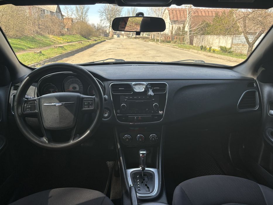 Chrysler 200 2012 год
