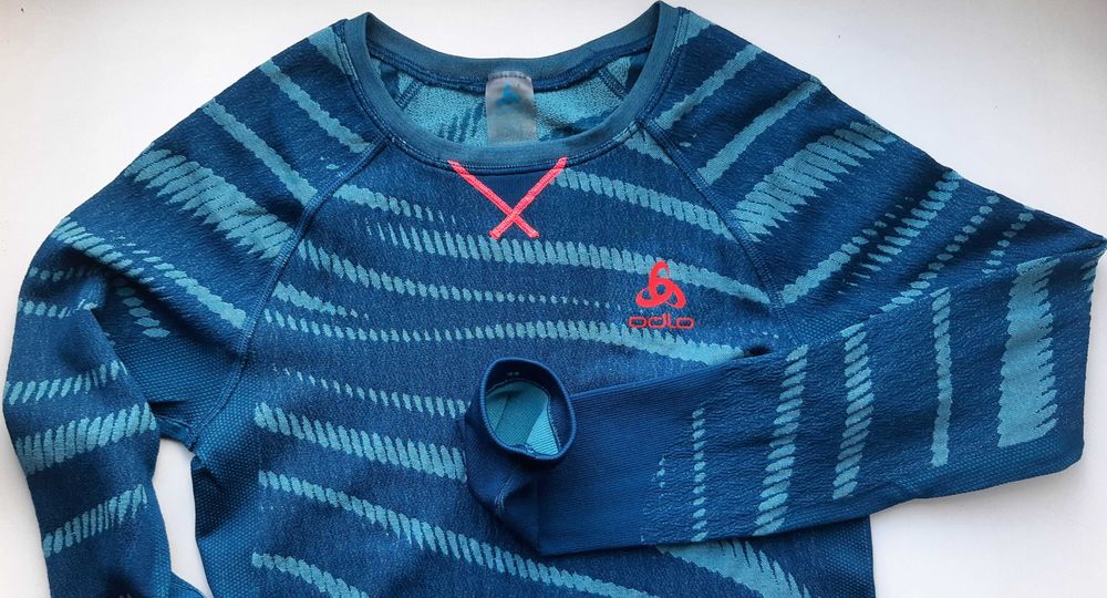 Зональное эластичное термобельё - термореглан Odlo Performance Blackcomb Baselayer.