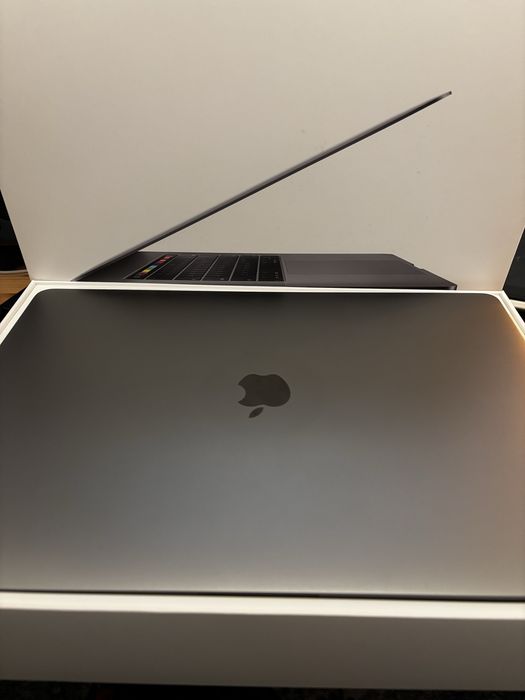 Macbook Pro A1990 EMC 3215 | 2018 | Avariado