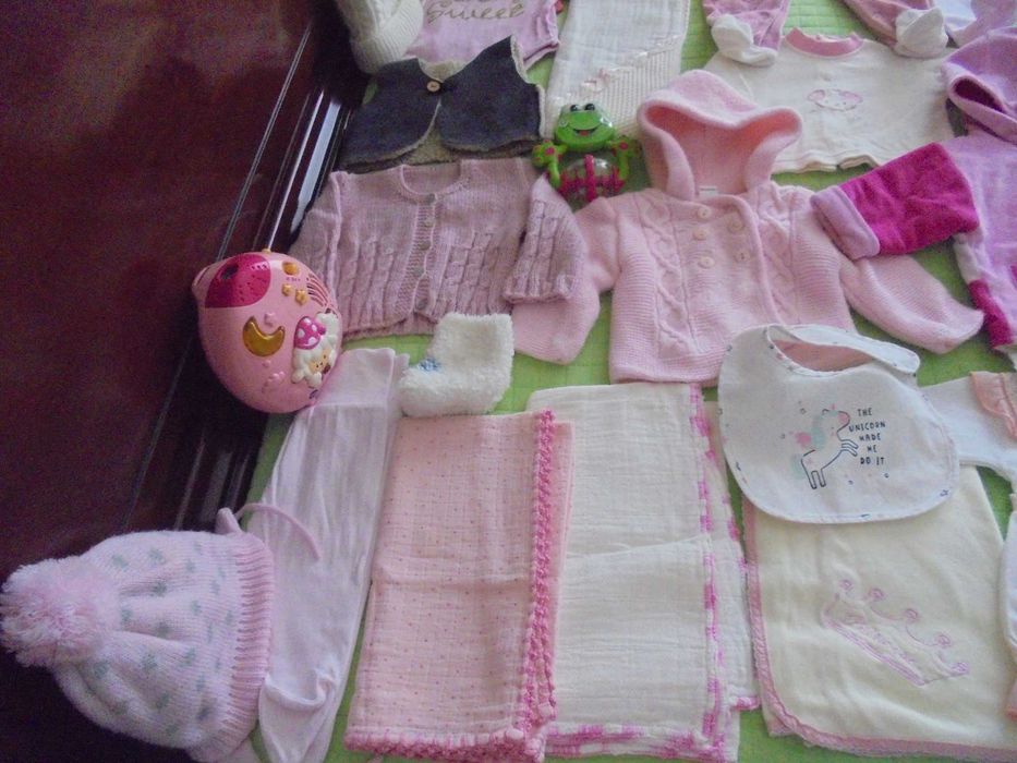 lote de roupa de menina bebé a caixa de musica