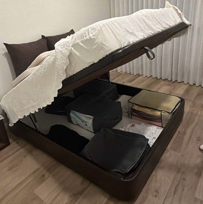 Vendo cama com colchão em excelente estado