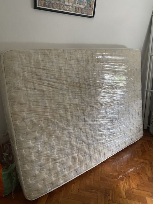 Cama de casal IKEA + colchão incluído