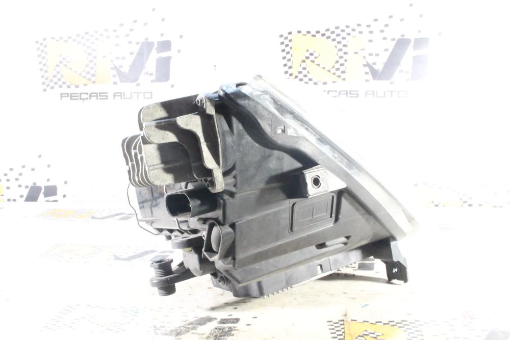 Ótica / farol direita SEAT Leon (5F1)