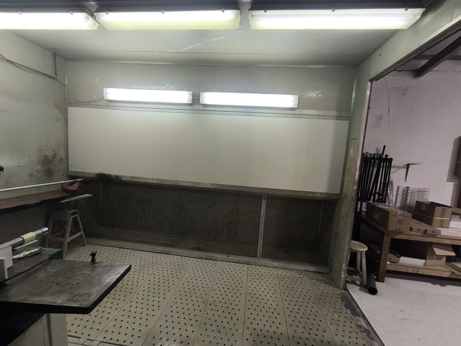 Cabine de envernizamento e lacagem