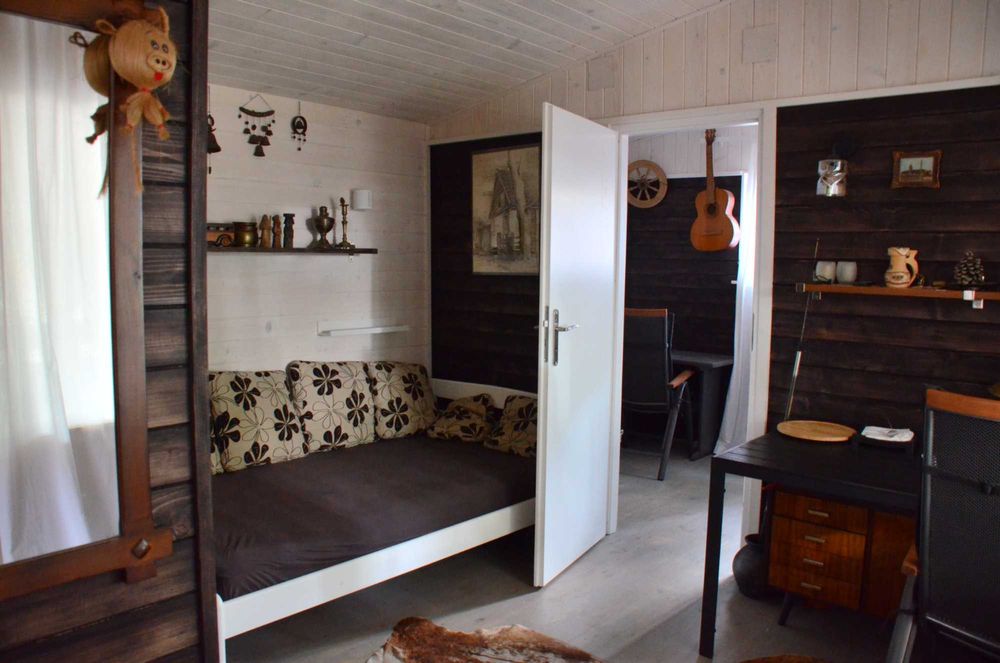 Domek 4 os. w lesie nad jeziorem k. Płocka (Grabina)