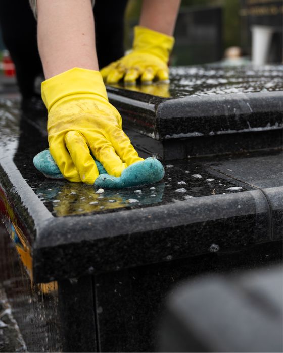 Прибирання могил, СУМИ