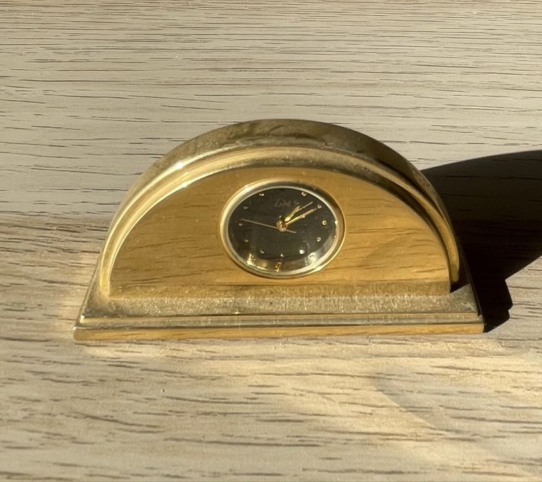 Coleção de relógios de mesa em miniatura