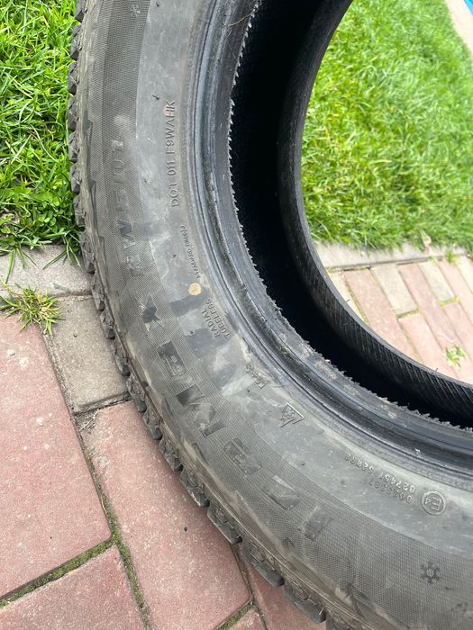Продам два скати 225/70/15с 110/112r