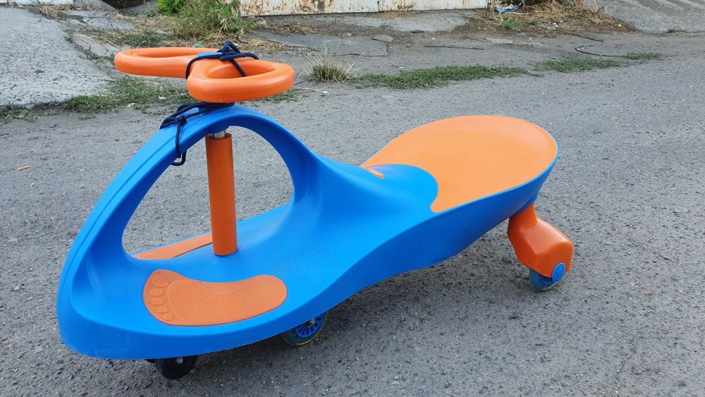 Машинка- самокат.