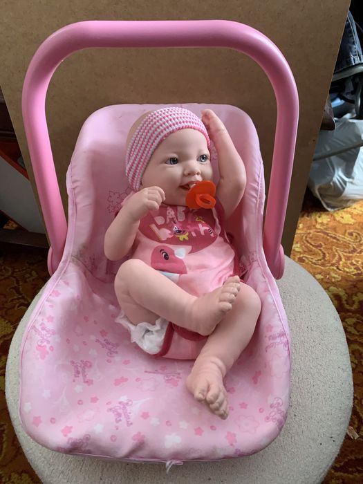 Nosidełko i lalka dzidziuś