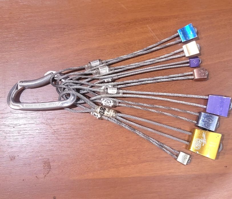 Набір закладних елементів , карабін  для туризму