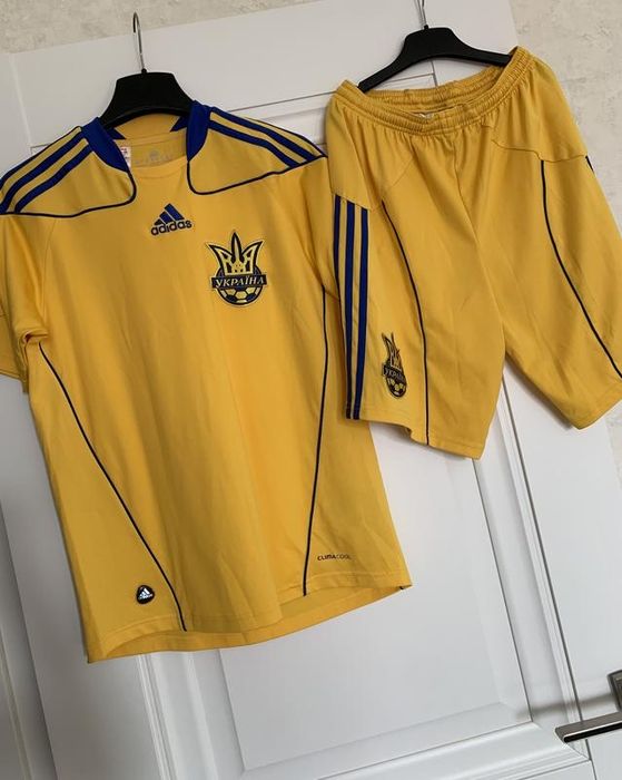 Adidas футбольна форма збірной України
