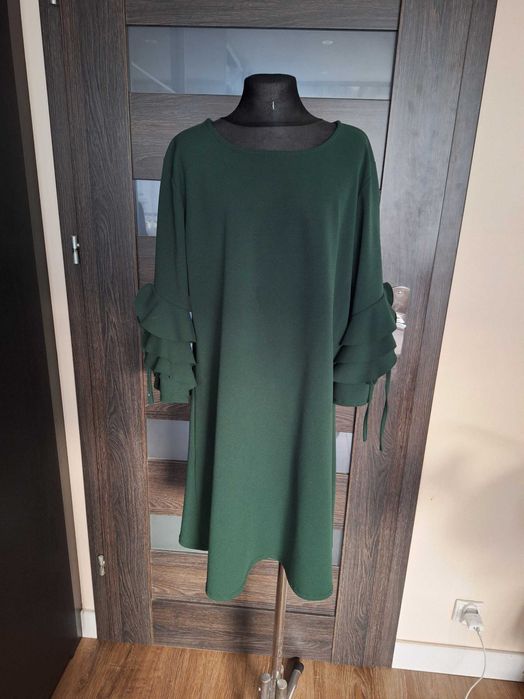 Włoska sukienka w kolorze butelkowej zieleni