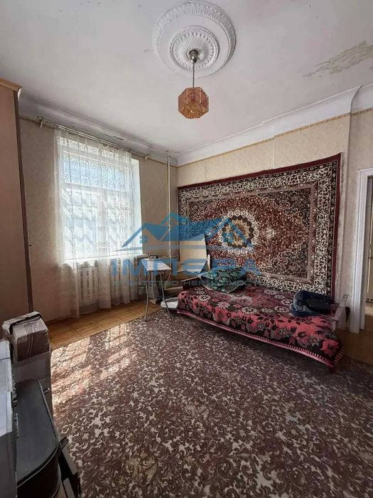Продаж 3-кімнатної квартири в самому Центрі міста. Сталінка. Цегляний будинок