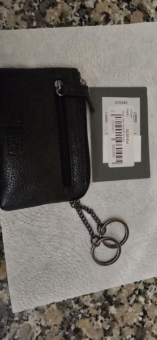 Porta chaves camel cor  preta