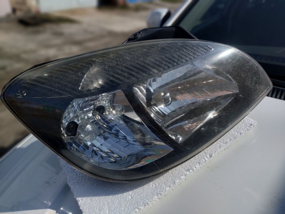 Фара передня права  на Kia Rio II покоління (FL)