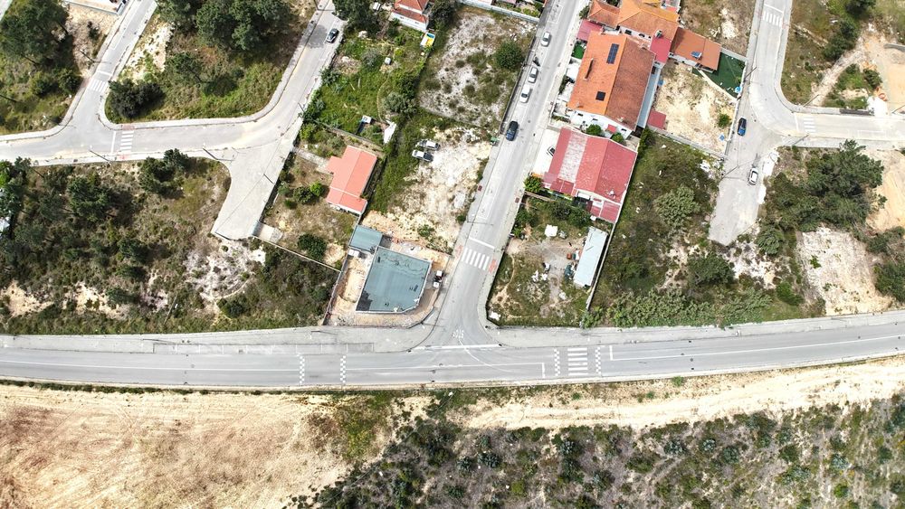 Moradia T4 Térrea 140m2 Palmela NOVA a terminar com garagem Pé Direito 3,40m 3wc