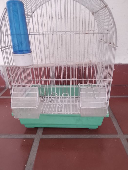 vendo duas gaiolas uma média e uma pequena