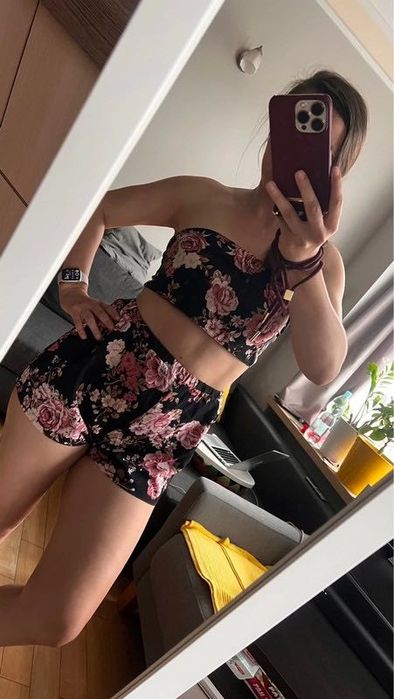 Komplet shein M Crop top wiązany  Spodenki  Cena za komplet