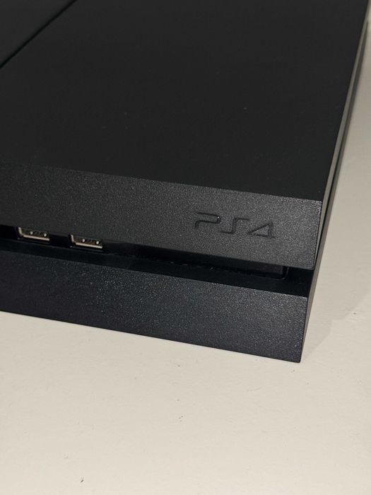 PlayStation 4 1TB (CUH-1216B) + Comando + Jogos + Selo Intacto