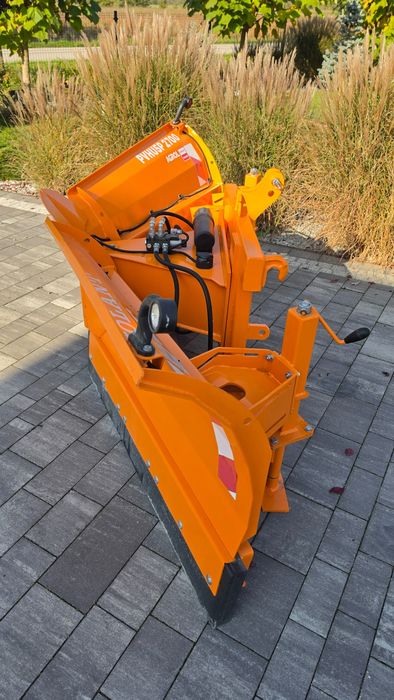 Pług VOLANT na parking i plac, warianty 2,5-3,2 m