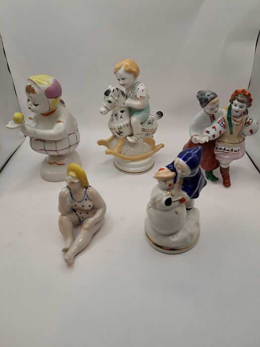 Статуетка. Статуэтка. Фарфоровая статуэтка.