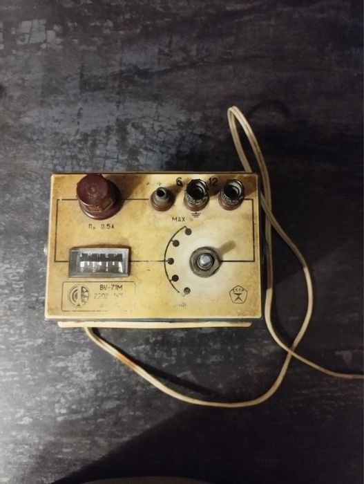 Акамуляторний зарядний пристрій